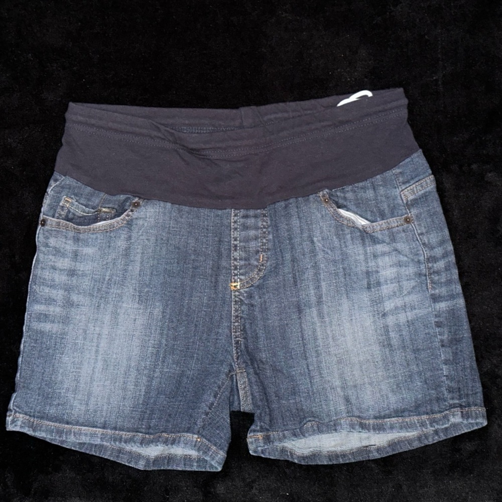 American Star maternity medium wash jean shorts size M
